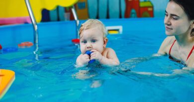nauka pływania dla niemowląt